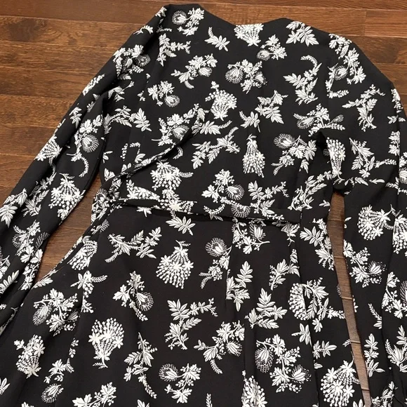 Ann Taylor LOFT Black White Floral Wrap Dress Size 0 Long Sleeve Mini Workwear - Picture 8 of 11
